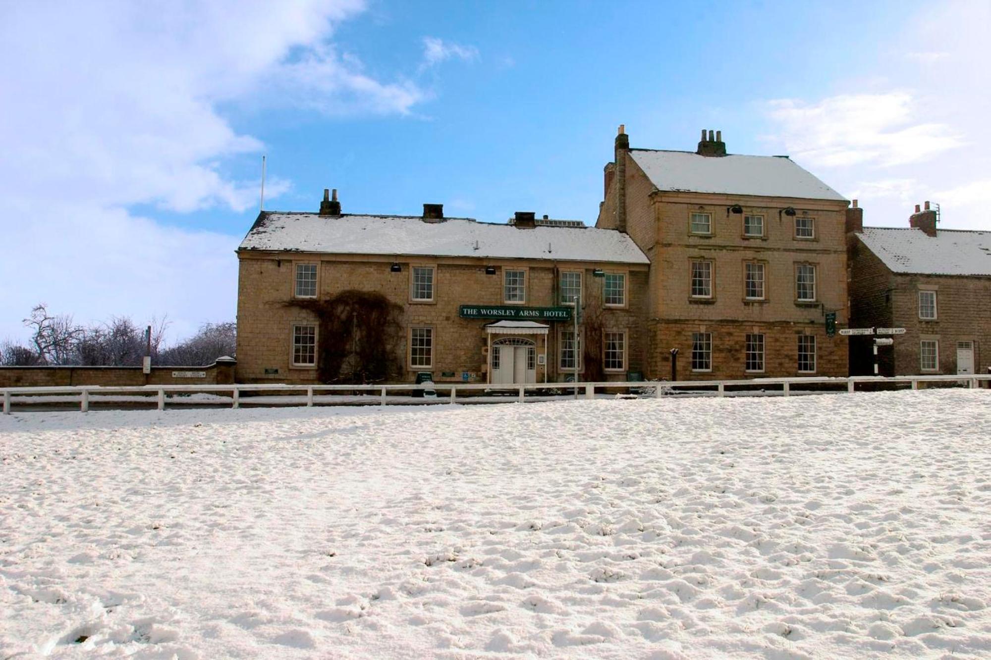 Worsley Arms Hotel Hovingham Exterior photo