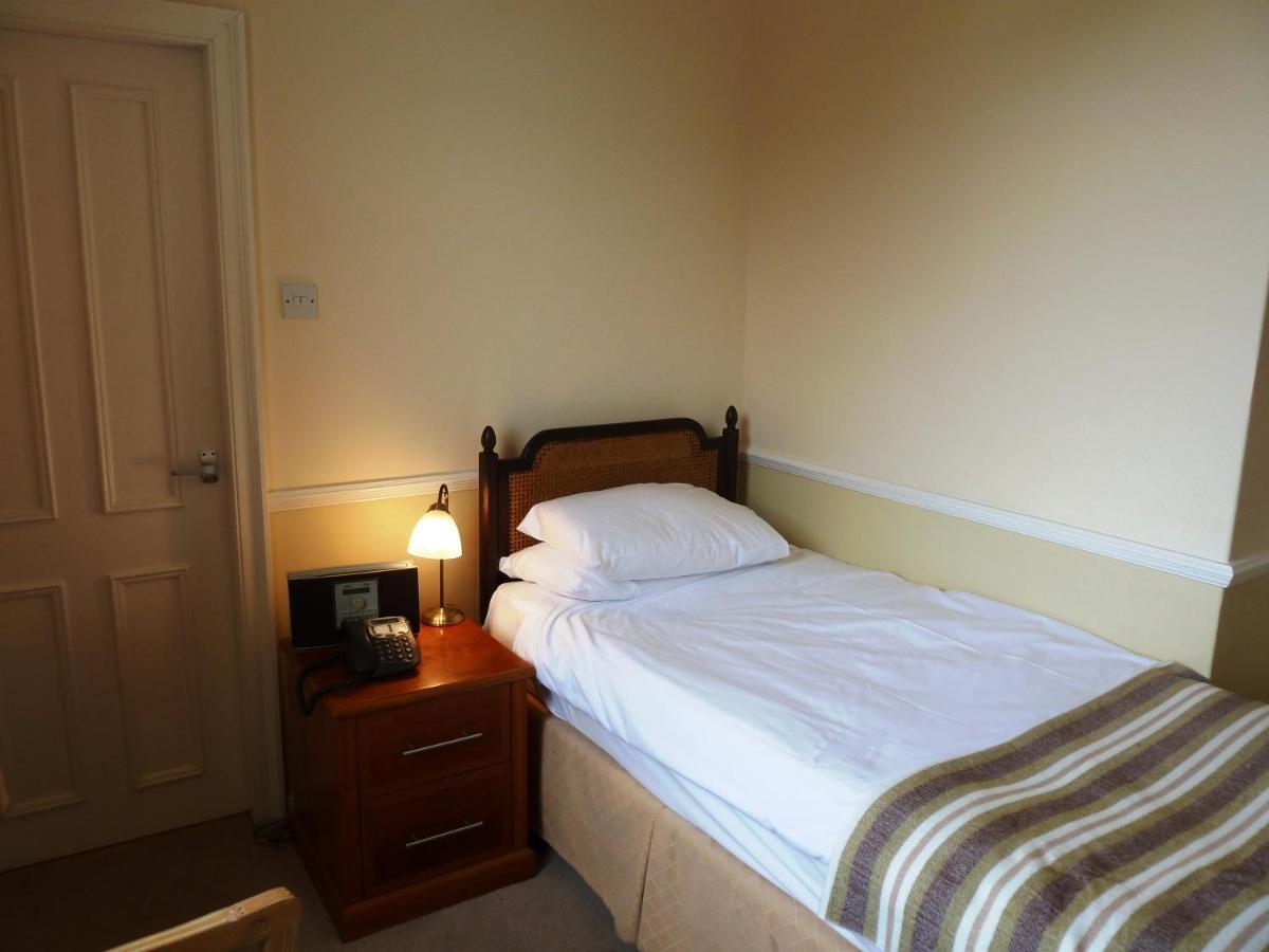 Worsley Arms Hotel Hovingham Room photo